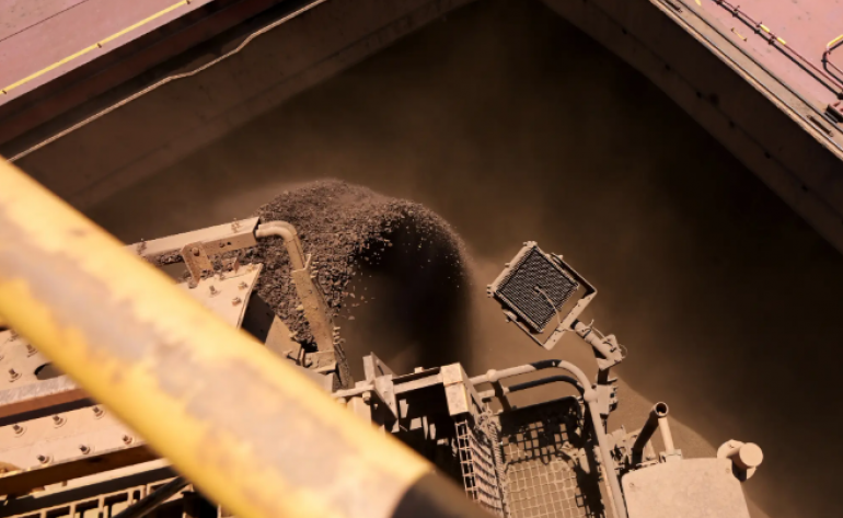 Minério de ferro atinge máxima em uma semana com foco na demanda da China