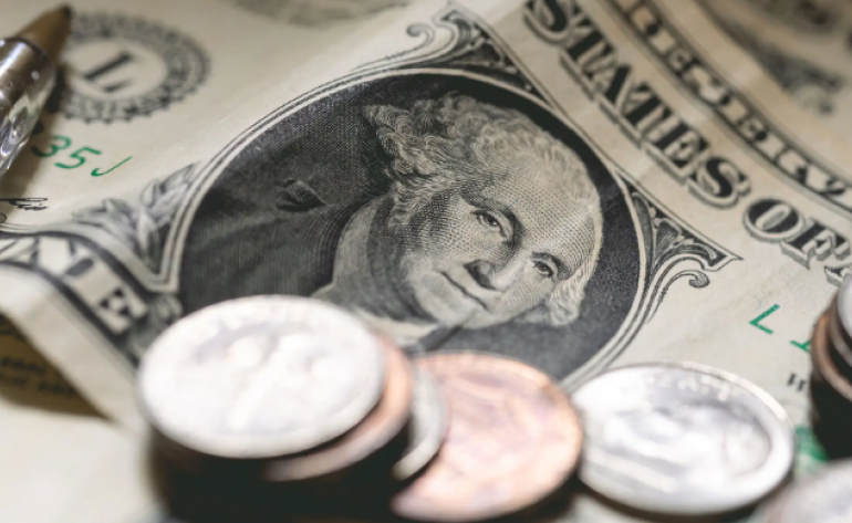 Dólar hoje recua com cessar-fogo no Oriente Médio e ata do BC no radar