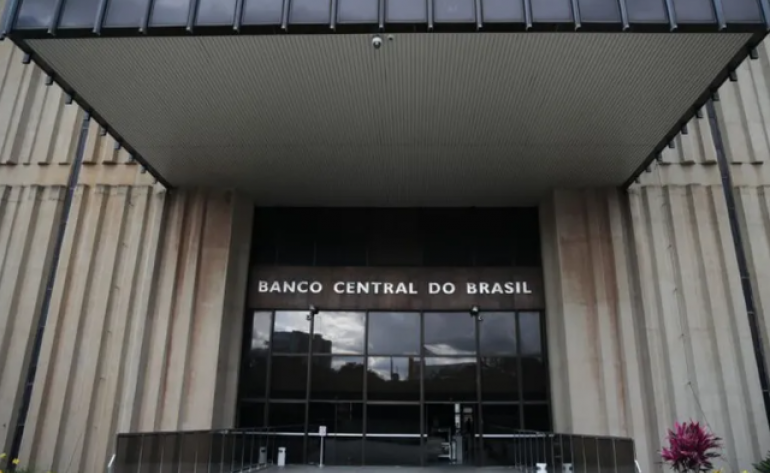 Tarifa dos EUA tem efeito incerto e impactos setoriais relevantes, diz Ata do Copom