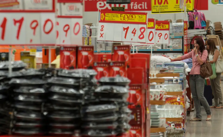 Prévia da inflação sobe abaixo da expectativa e mostra “descompressão” de serviços