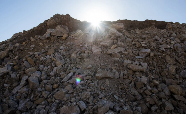 Minério de ferro sobe com apostas no alívio da tensão comercial entre EUA e China