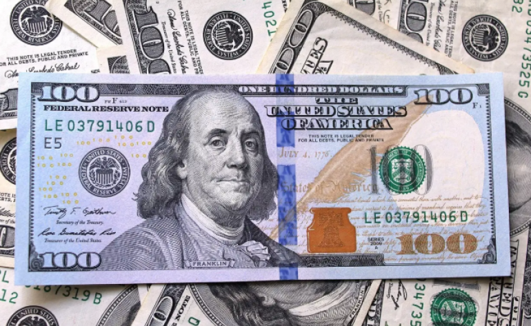 Dólar hoje avança com sinalizações do Fed contrárias a corte de juros