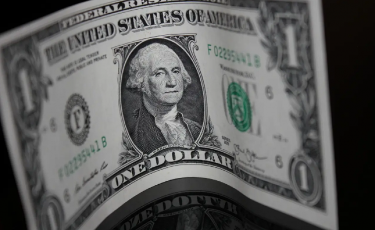 Dólar hoje cai abaixo de R$ 5,40 com juros nos EUA em foco