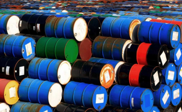 Petróleo dispara 9% com guerra no Oriente Médio e risco de choque de oferta