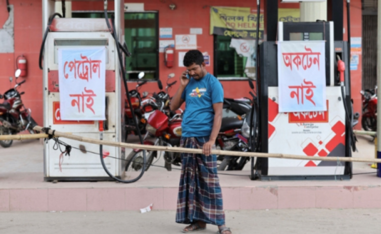 Escassez de diesel causada pela guerra atinge agricultores de Bangladesh