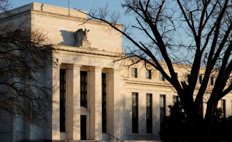 Mercado volta a precificar corte nos juros dos EUA em 2026