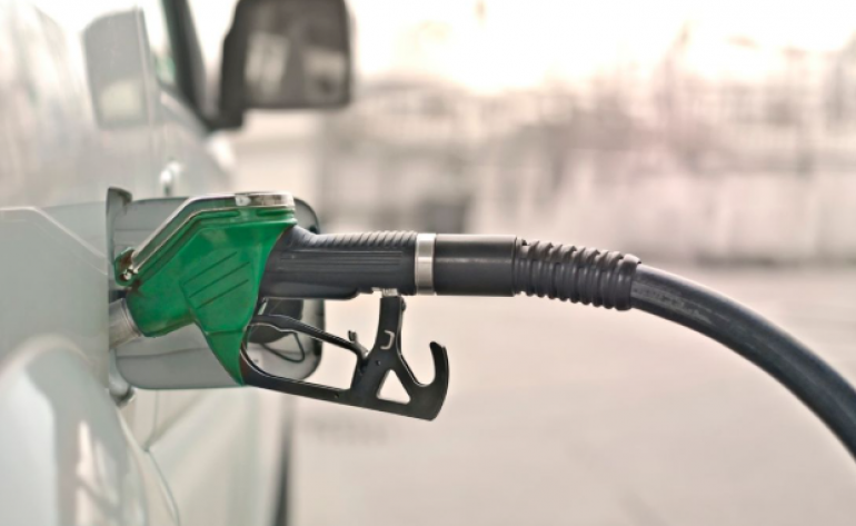 Governo já tem data para definir se aumenta mistura de etanol na gasolina, diz ministro