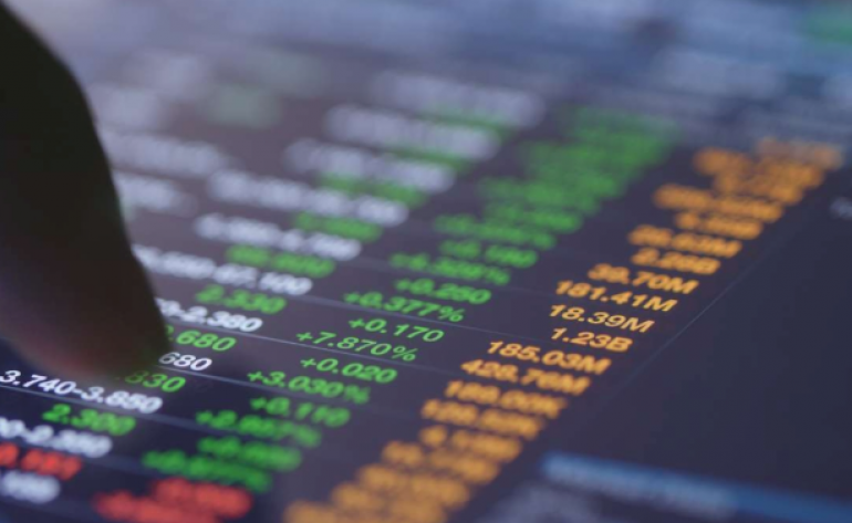 Ibovespa futuro cai com eleições e fim da escala 6×1 no radar; dólar sobe