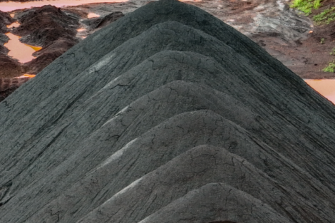 Minério de ferro sobe, mas encerra com queda semanal por preocupações com tarifas
