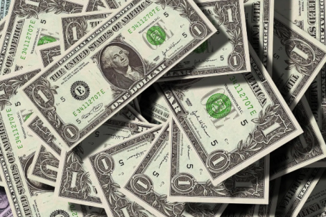 Dólar hoje cai com decisões de BCs e conflito Israel-Irã em foco