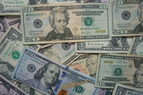 Dólar hoje cai abaixo de R$ 4,90 após dados de emprego acima do previsto nos EUA