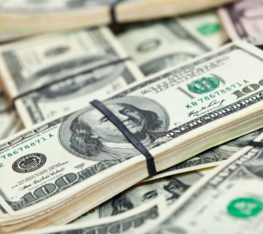 Dólar dispara e chega aos R$ 5,71 após sinalizações sobre recuo no aumento do IOF