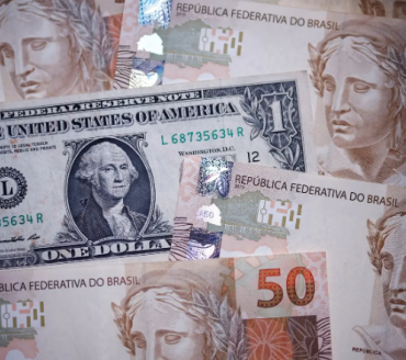 Dólar pode se aproximar dos R$ 5 ainda neste semestre, aponta banco Pine