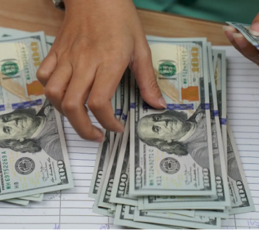 Dólar hoje retoma trajetória de alta com demanda por proteção